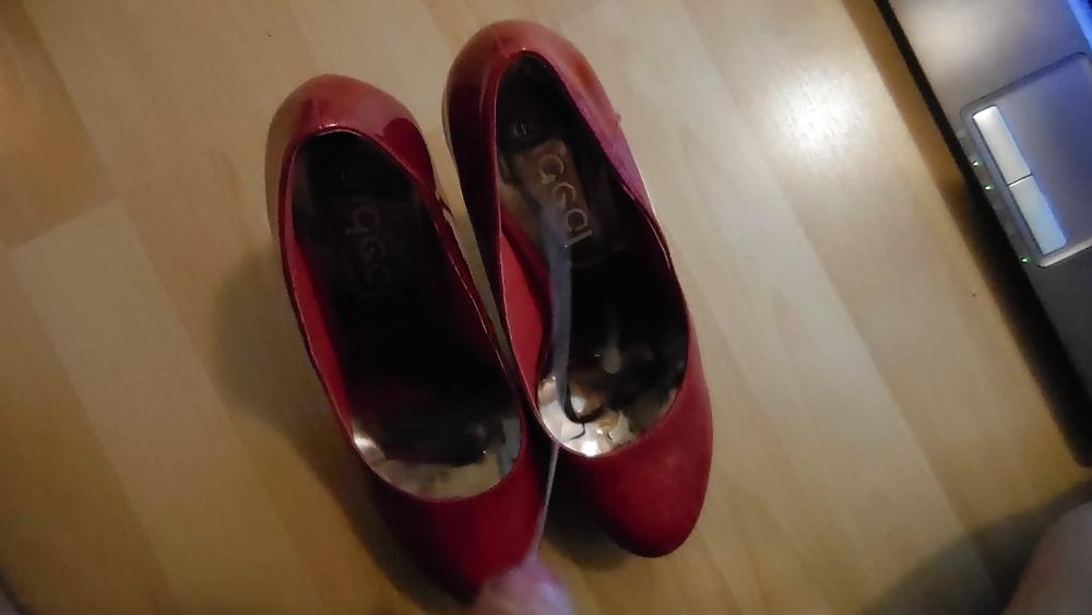 9P Cum on red High Heels