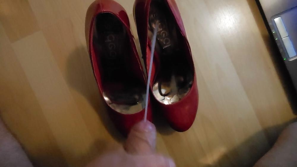 9P Cum on red High Heels