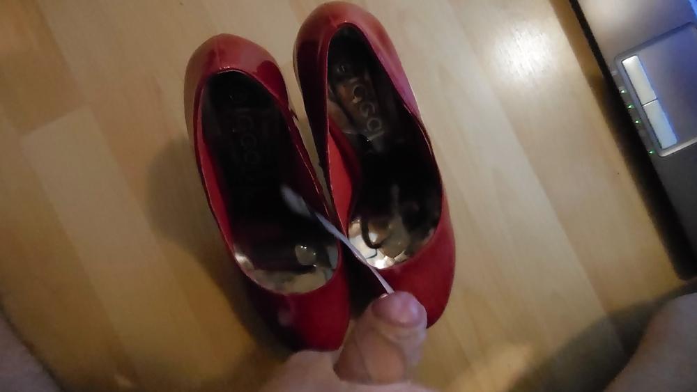 9P Cum on red High Heels