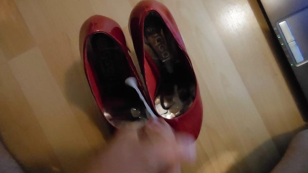 9P Cum on red High Heels