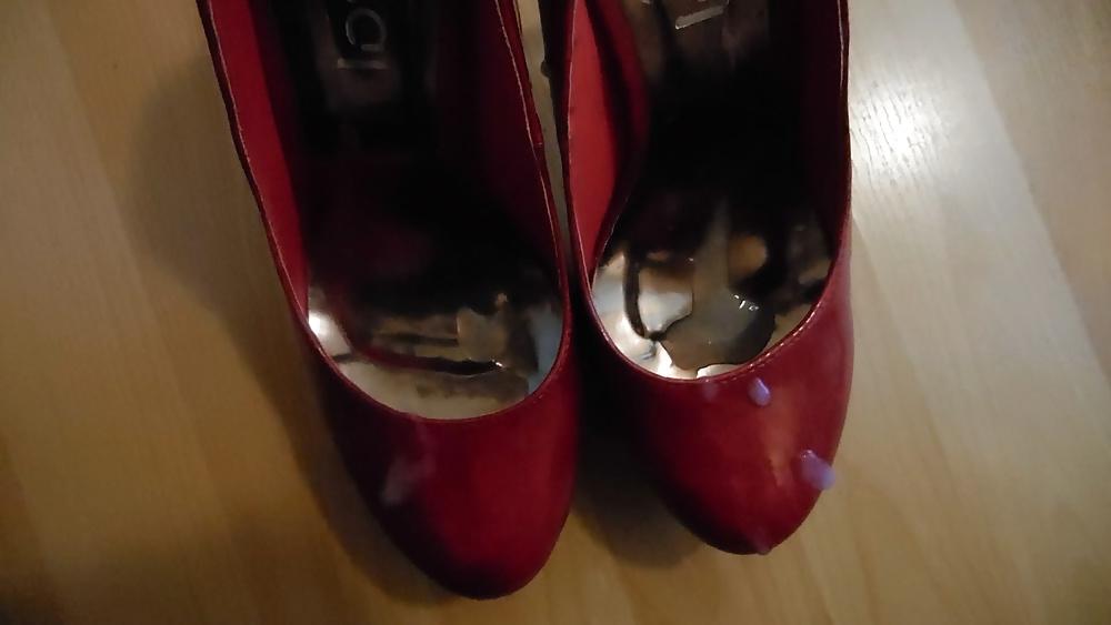 9P Cum on red High Heels