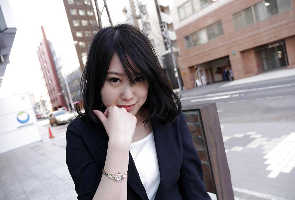 25P Japanese secretary fucked in hotel