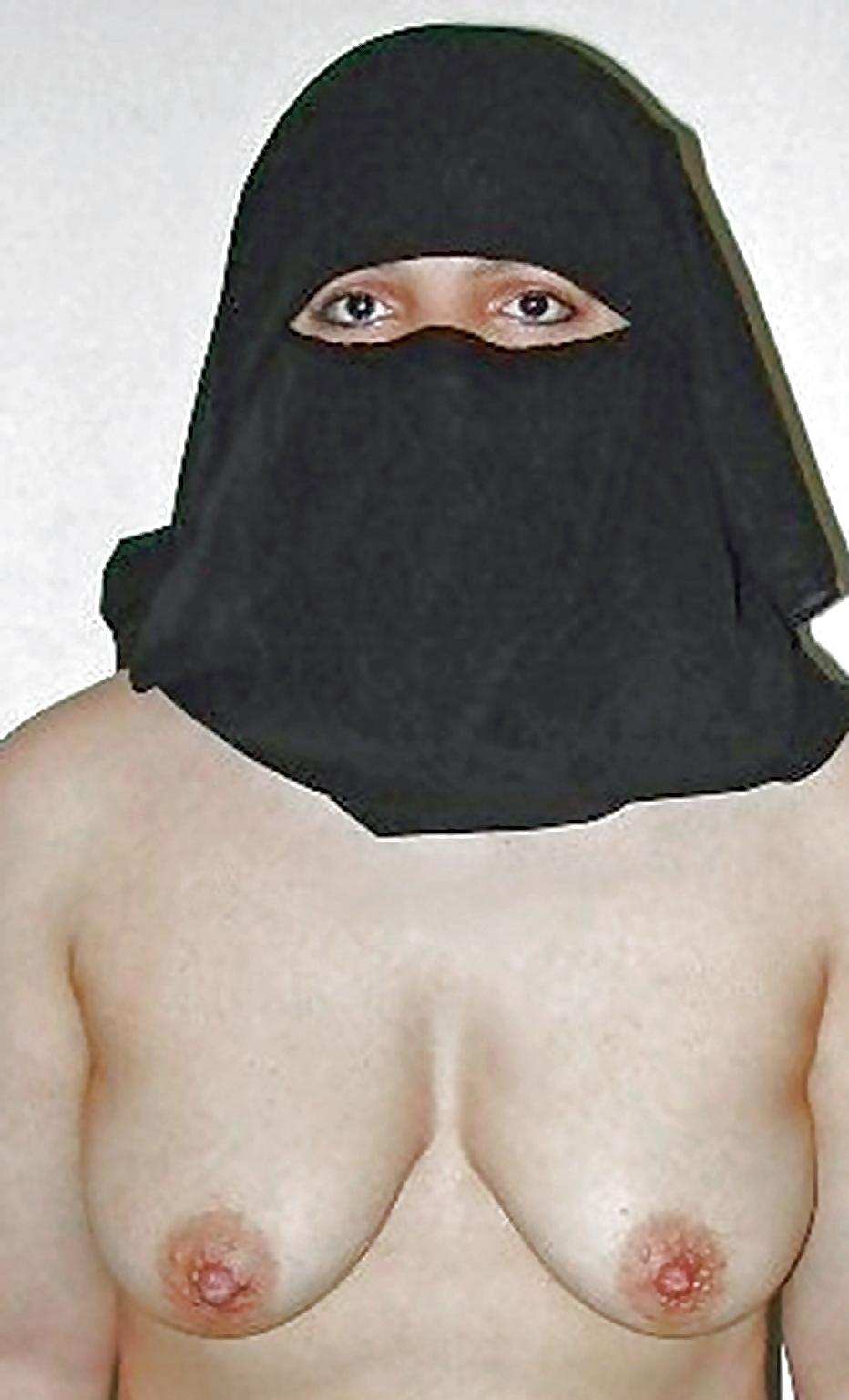 19P Arab hijab face a sperme 