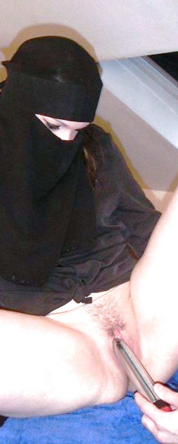19P Arab hijab face a sperme 