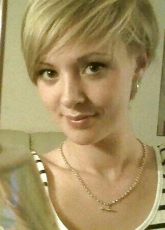 10P Beautiful girl wants cum on her face.