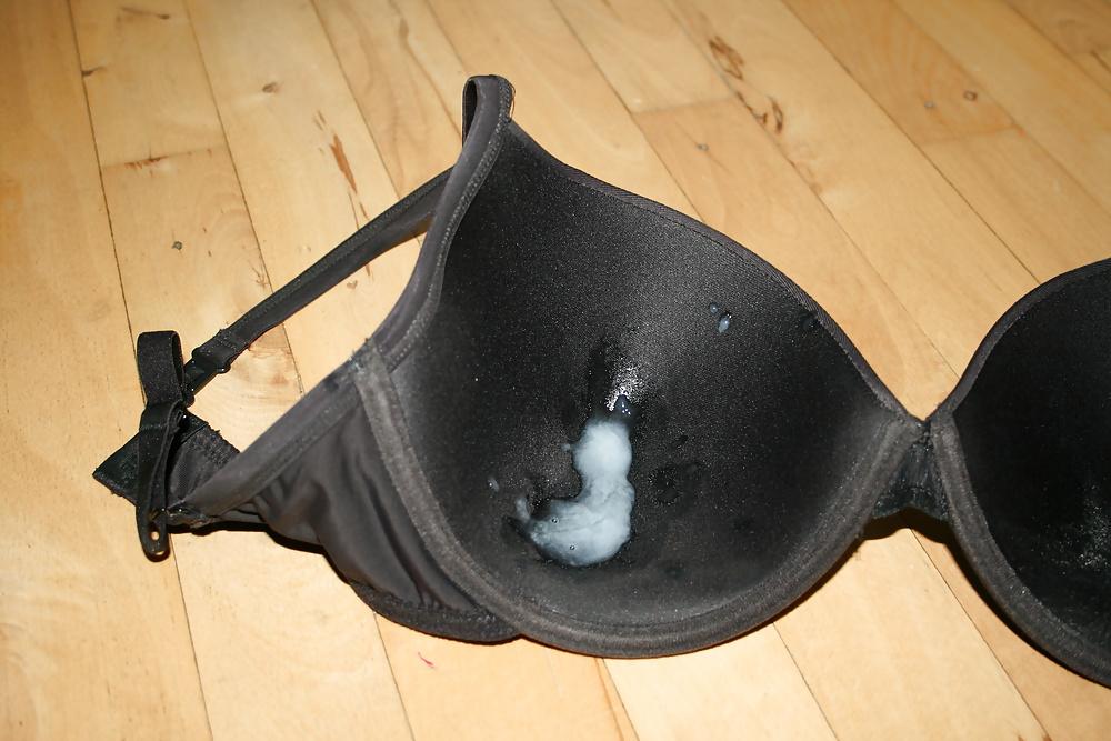 7P Bra cumshots