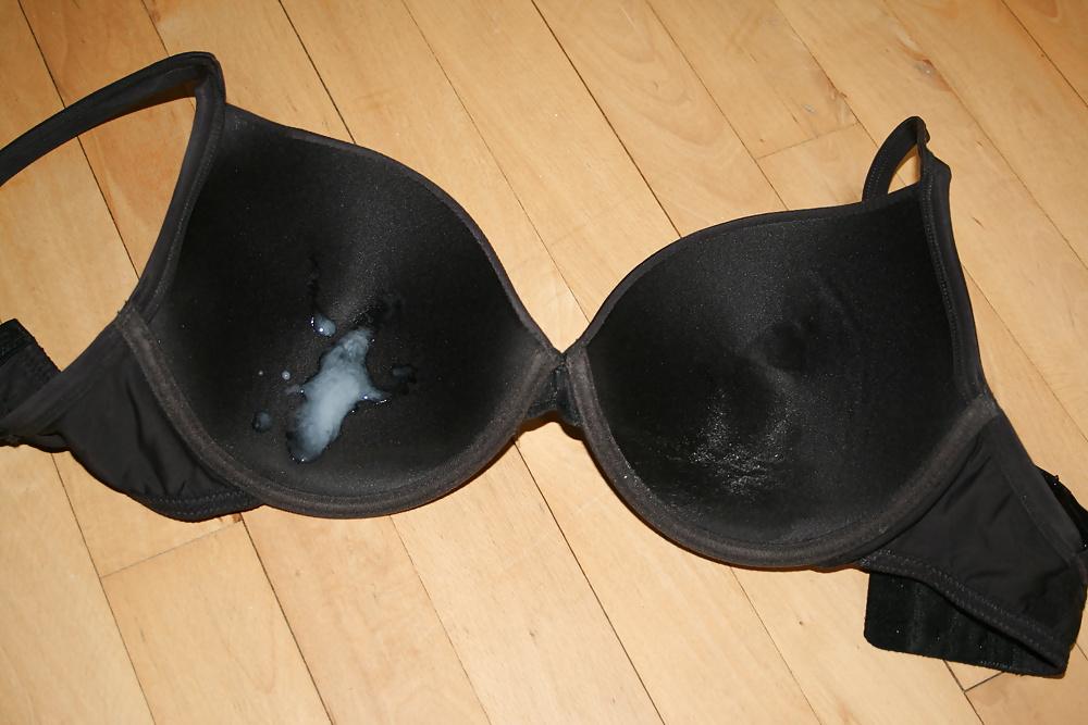 7P Bra cumshots