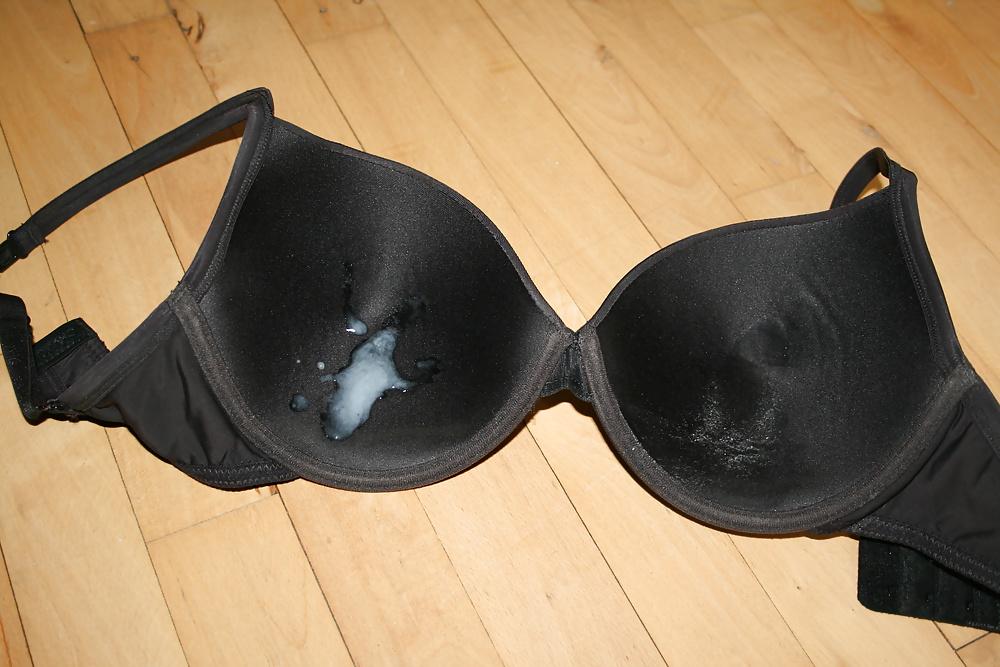 7P Bra cumshots