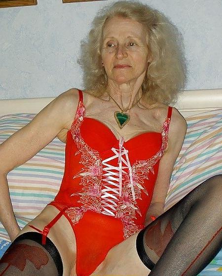 15P Sexy older granny skinny small tits hairy cunt