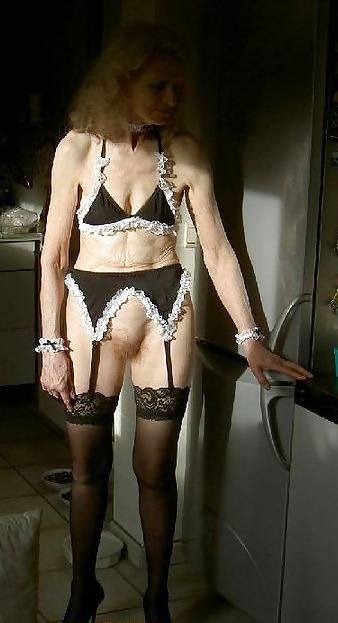15P Sexy older granny skinny small tits hairy cunt