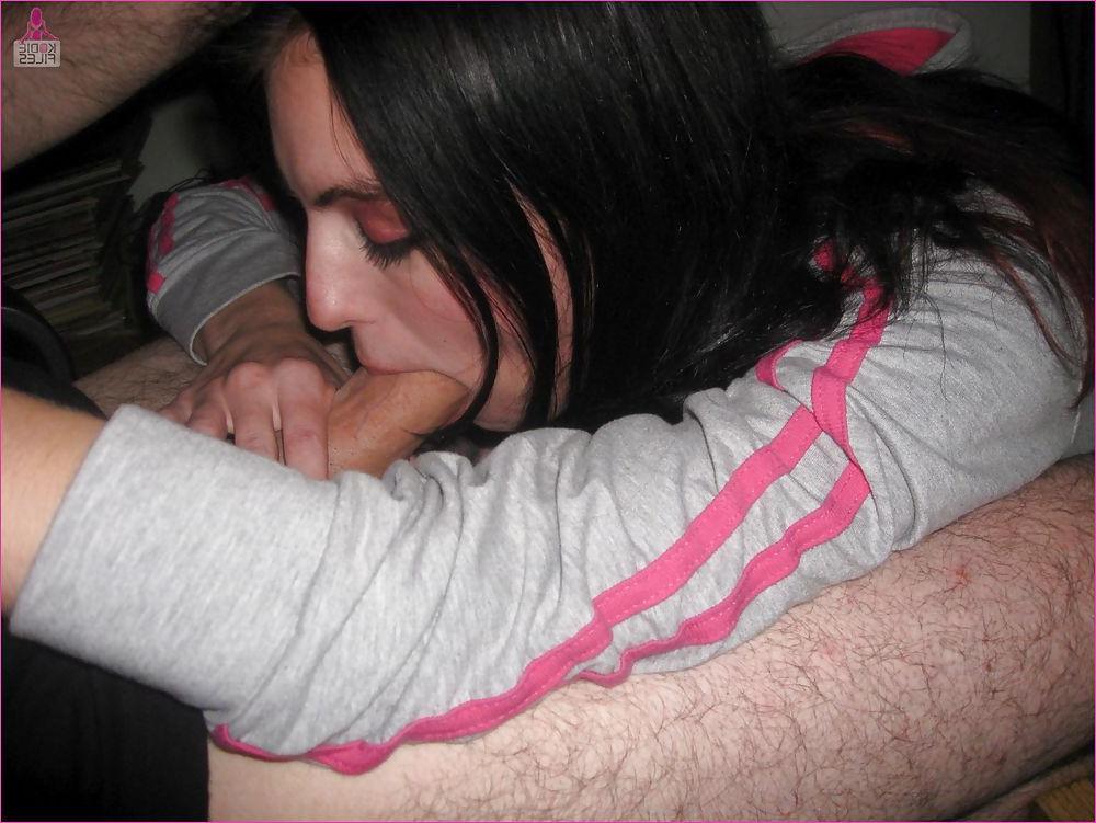 25P Brunette deepthroating and taking facials