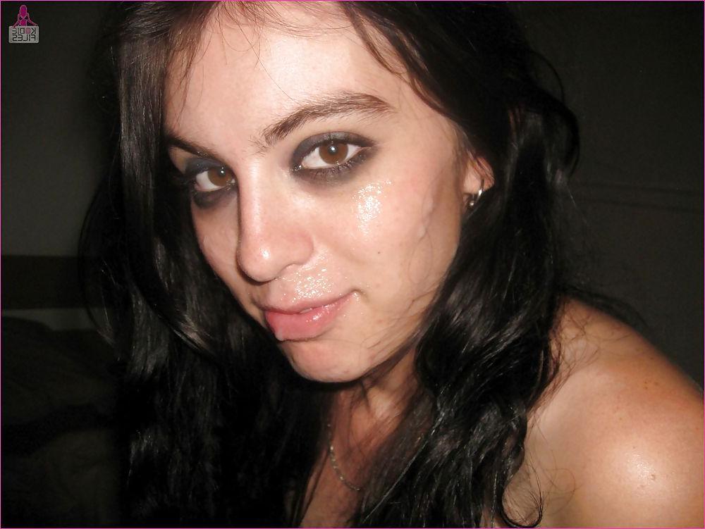 25P Brunette deepthroating and taking facials