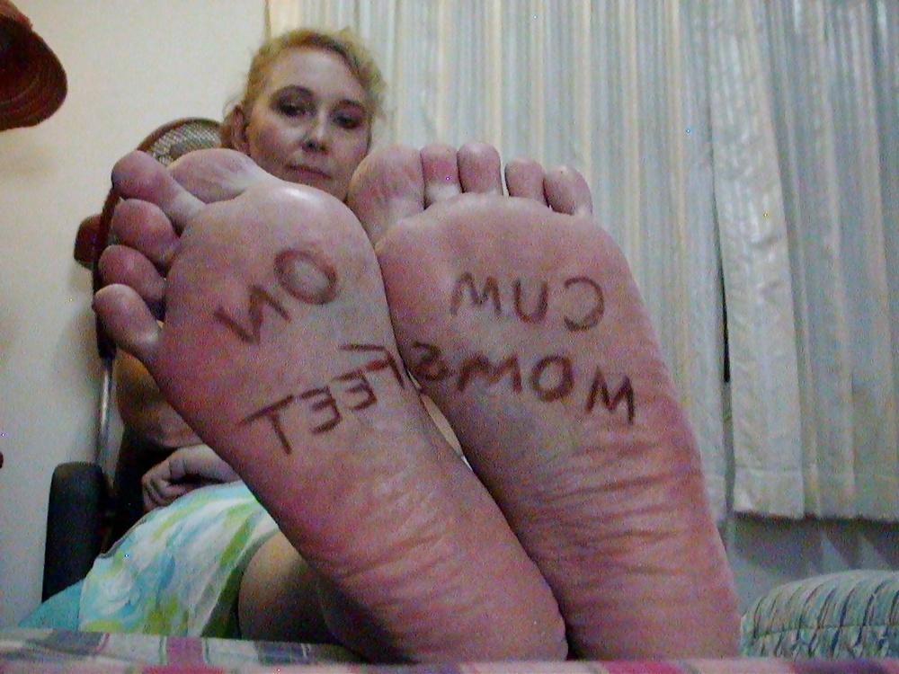 5P Cum on moms feet