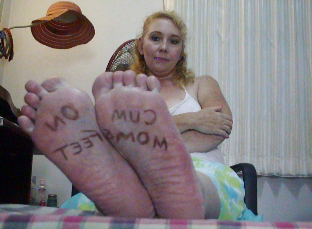 5P Cum on moms feet