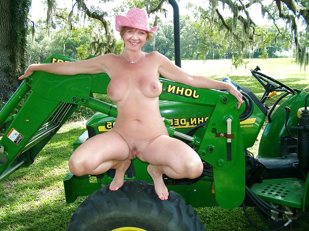 21P John Deere Mature and Bar Hottie