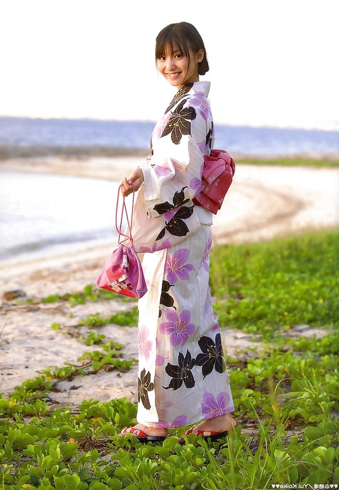 25P Sexy japanese girls in kimono