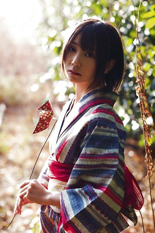 25P Sexy japanese girls in kimono
