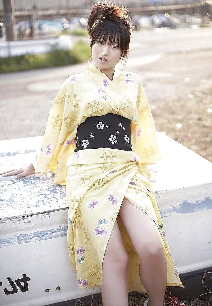 25P Sexy japanese girls in kimono
