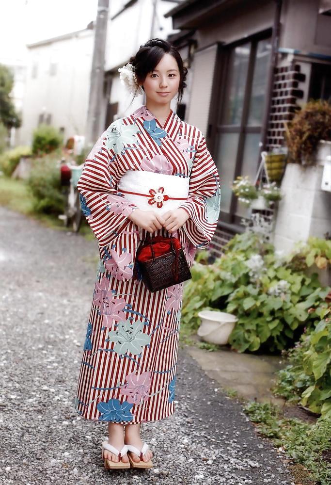 25P Sexy japanese girls in kimono