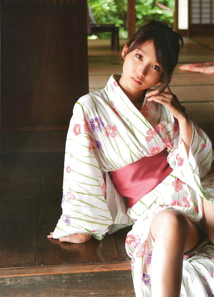 25P Sexy japanese girls in kimono