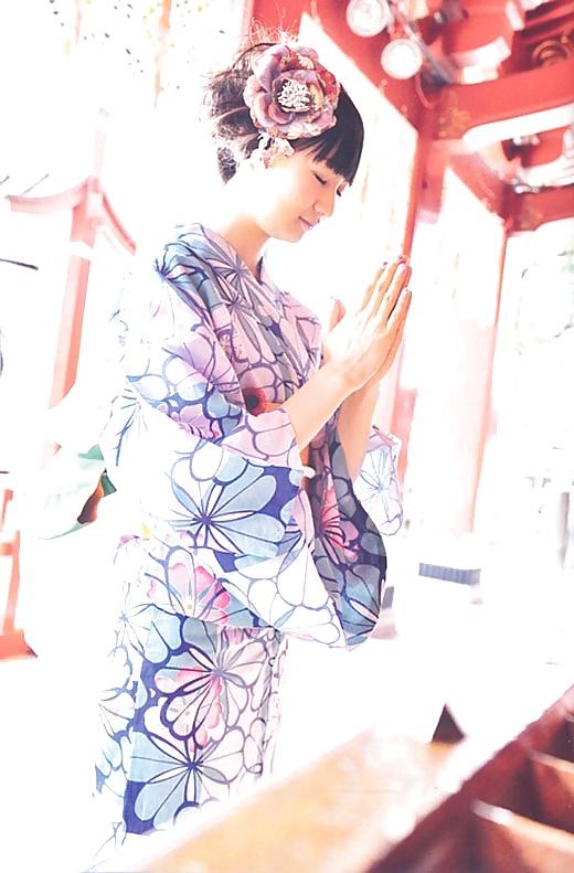 25P Sexy japanese girls in kimono
