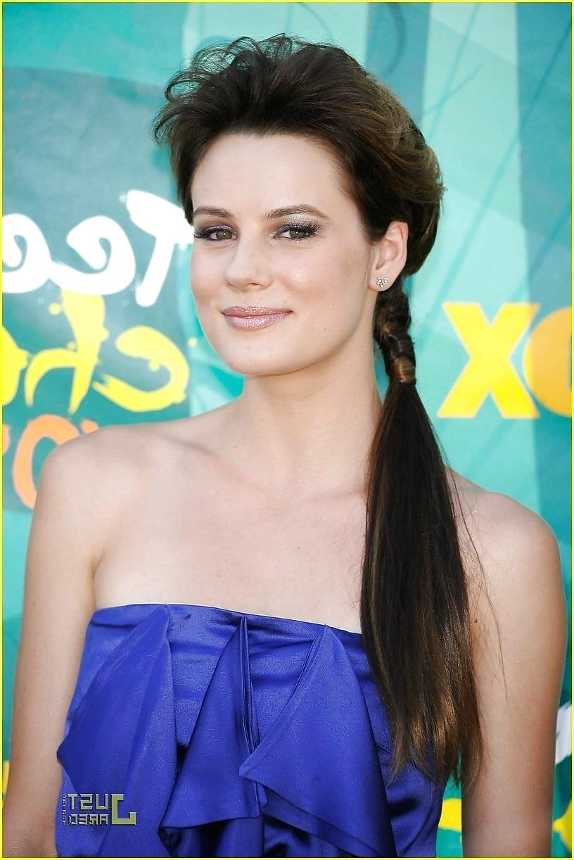 21P She's Pretty Chelsea Hobbs