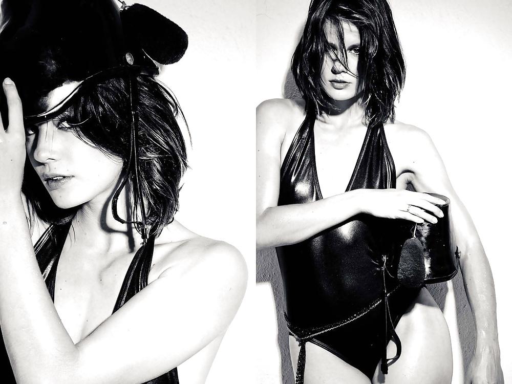 21P She's Pretty Chelsea Hobbs