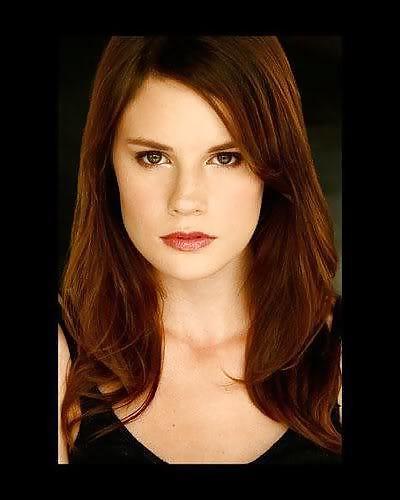 21P She's Pretty Chelsea Hobbs