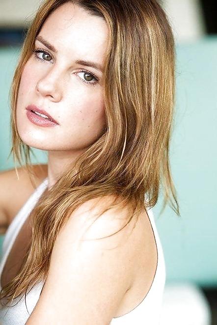 21P She's Pretty Chelsea Hobbs
