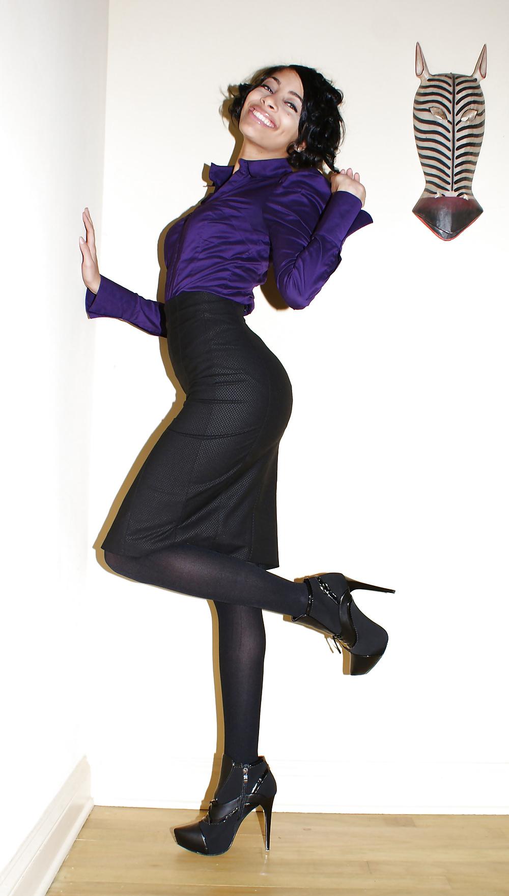 14P Milf in Tights