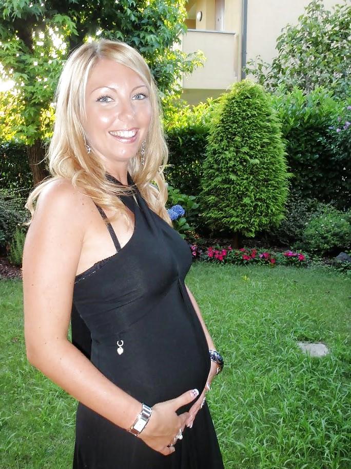 14P Pregnant blondie!