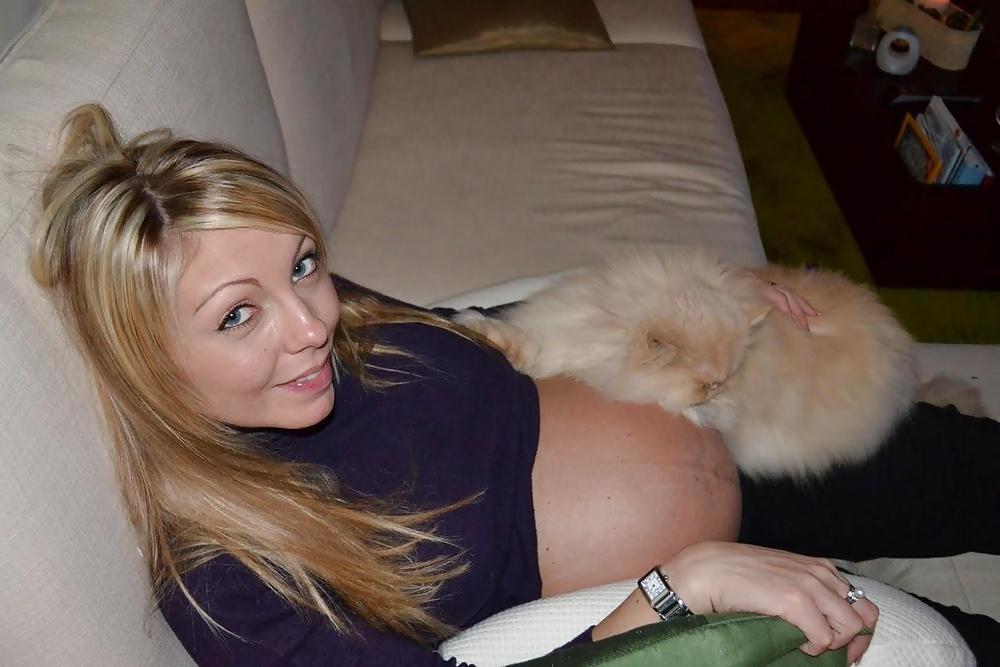 14P Pregnant blondie!