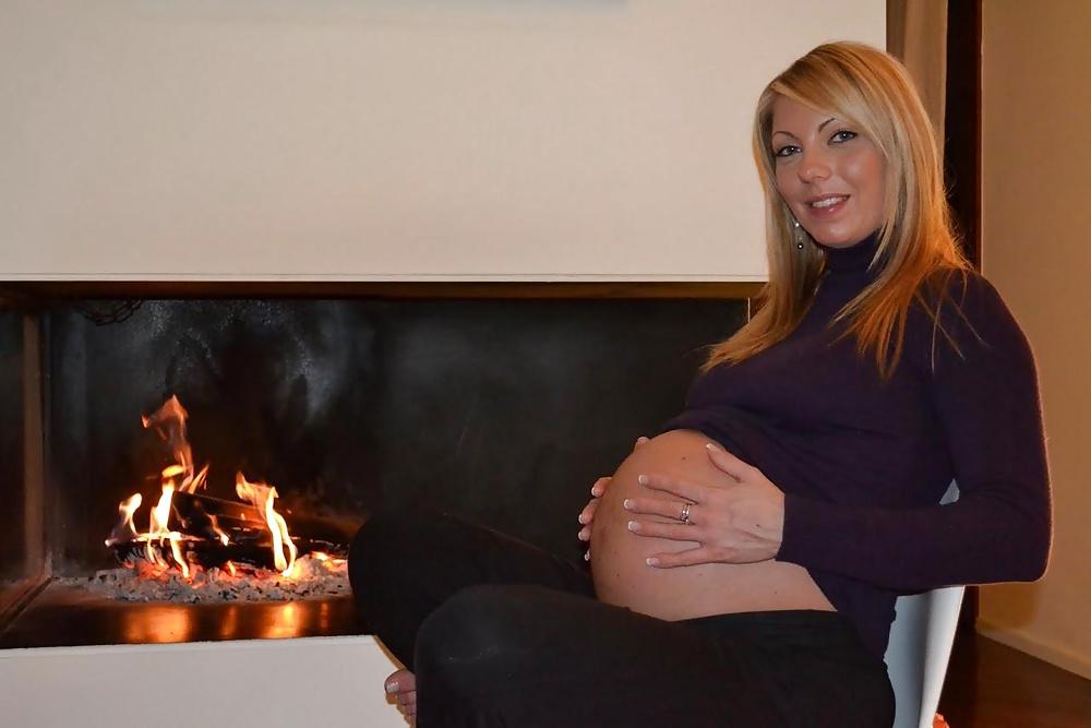 14P Pregnant blondie!