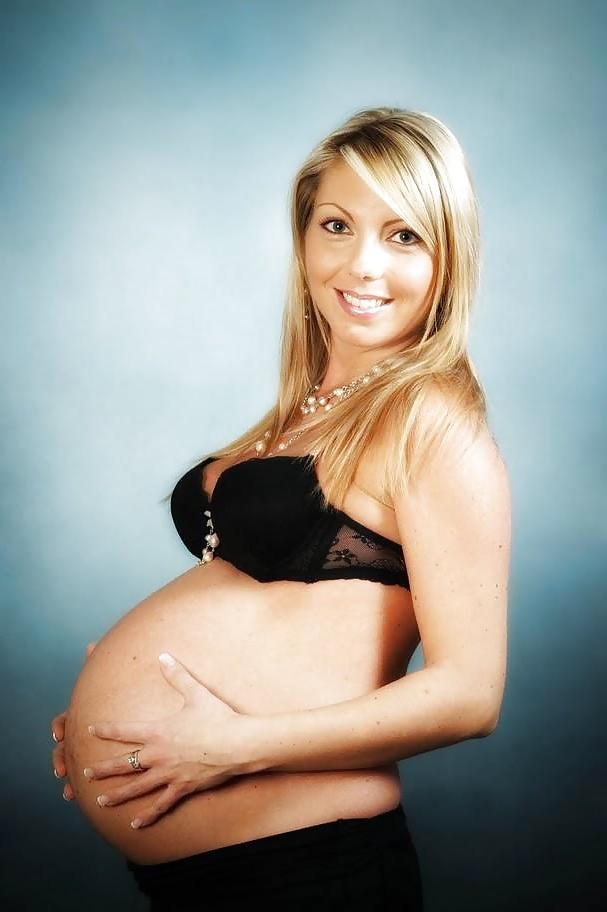 14P Pregnant blondie!