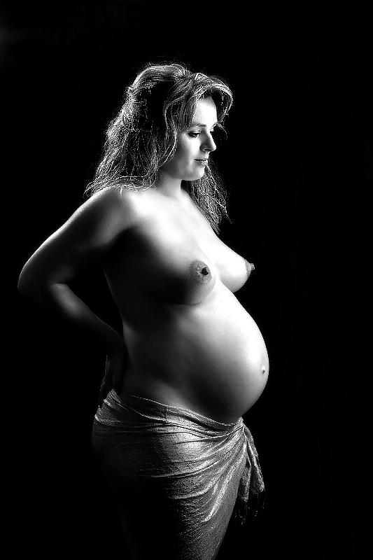 25P Pregnant 22