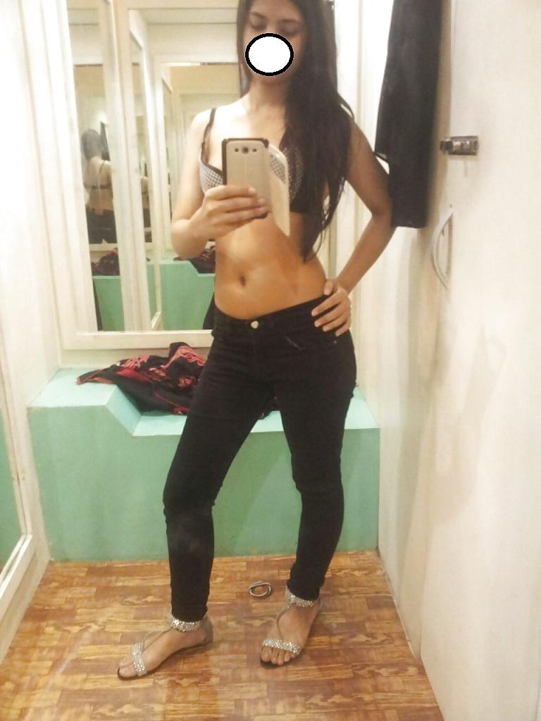 5P Babe in changing room