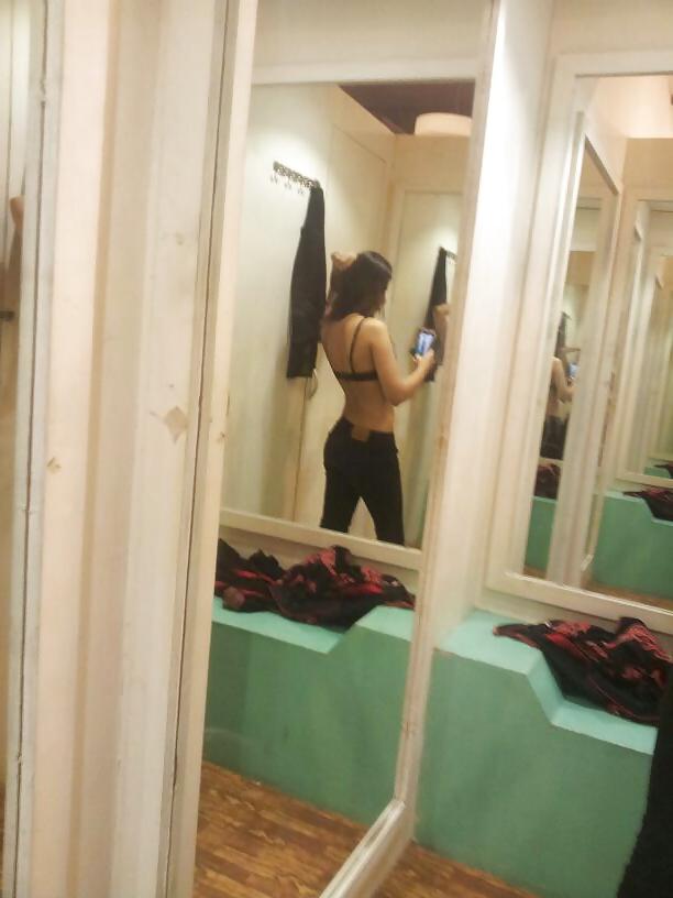 5P Babe in changing room