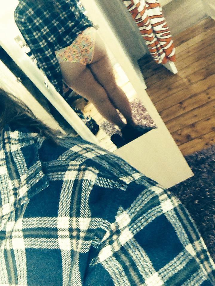 20P Thick Teen Selfies
