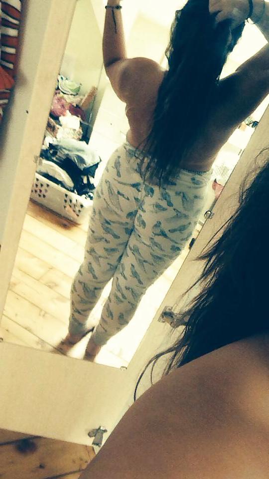20P Thick Teen Selfies