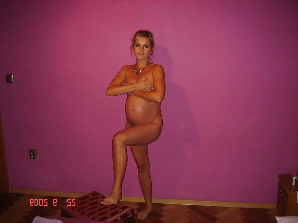 9P Pregnant hottie