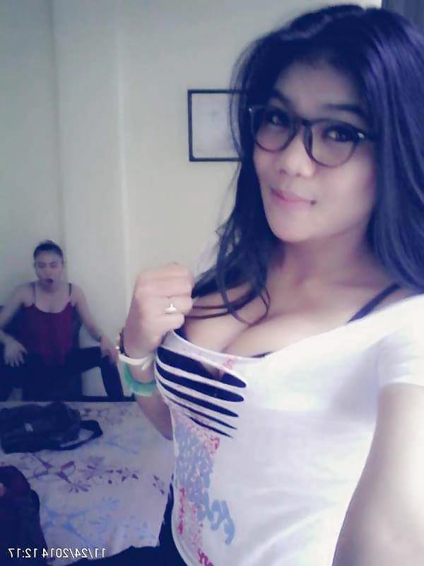 5P Gadis Specky Tayang Bra