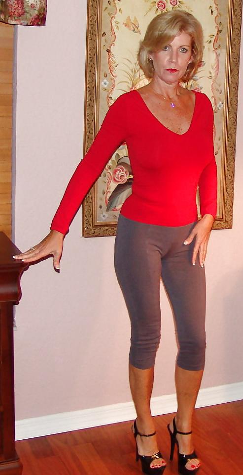 20P Super Hot Milf