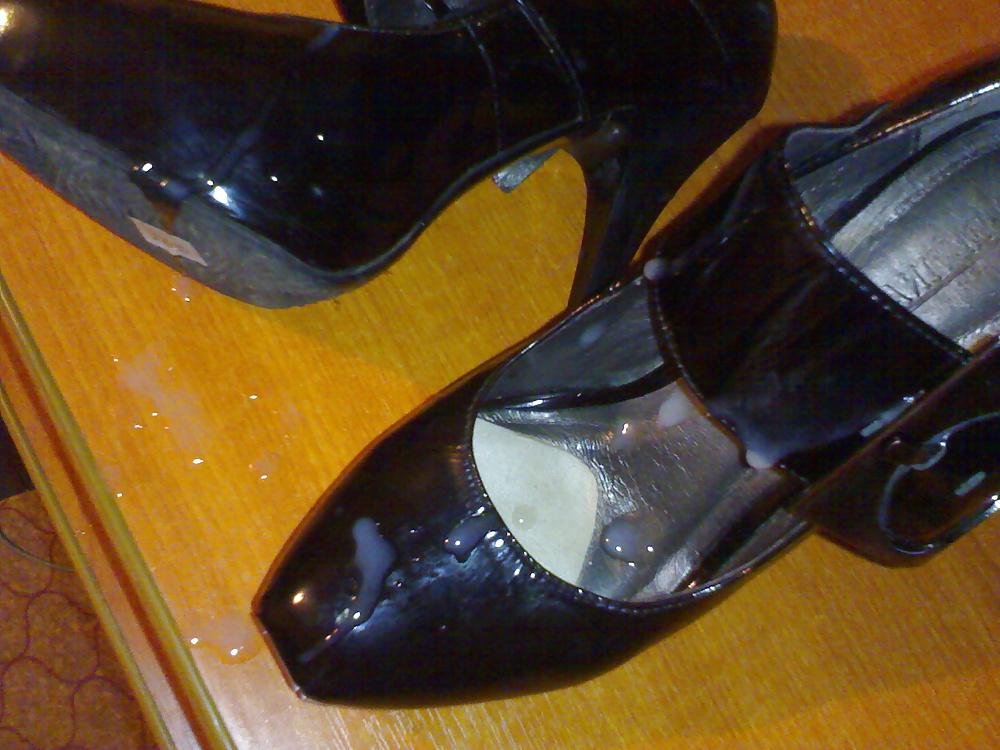 15P Fuck and cum on black patent leather heel