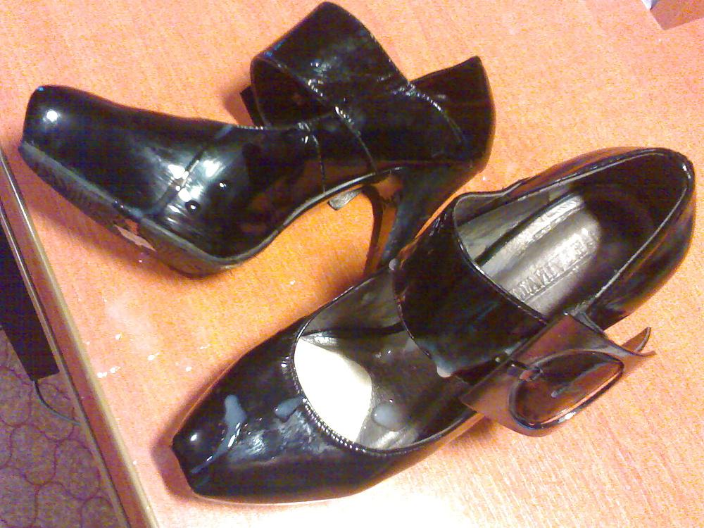 15P Fuck and cum on black patent leather heel