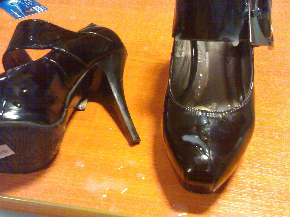 15P Fuck and cum on black patent leather heel
