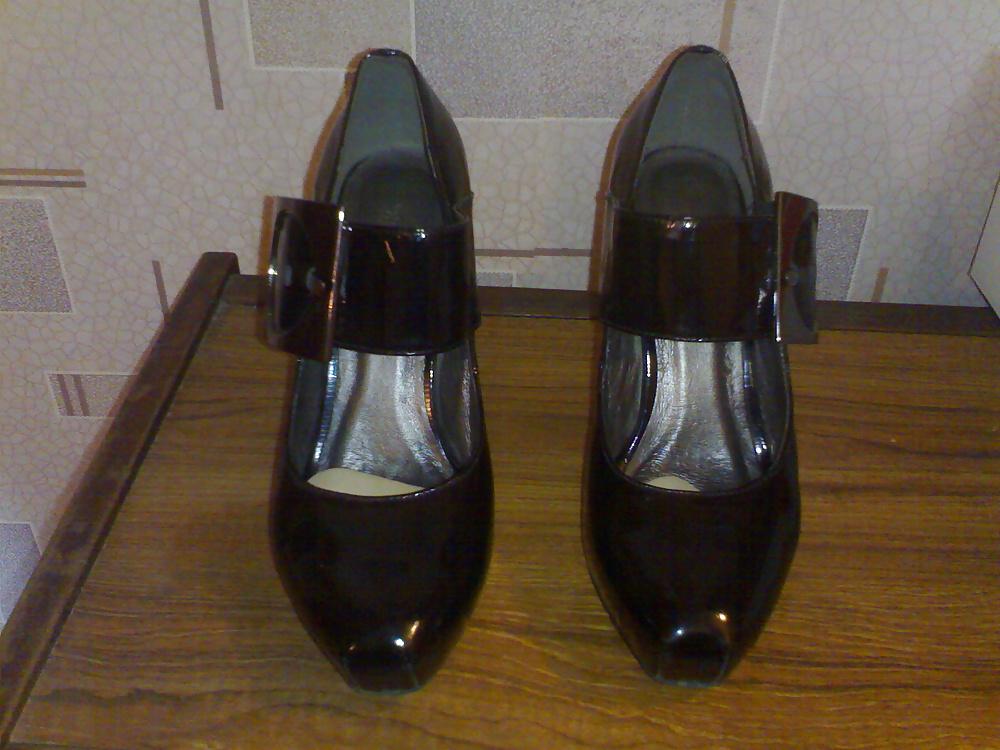 15P Fuck and cum on black patent leather heel