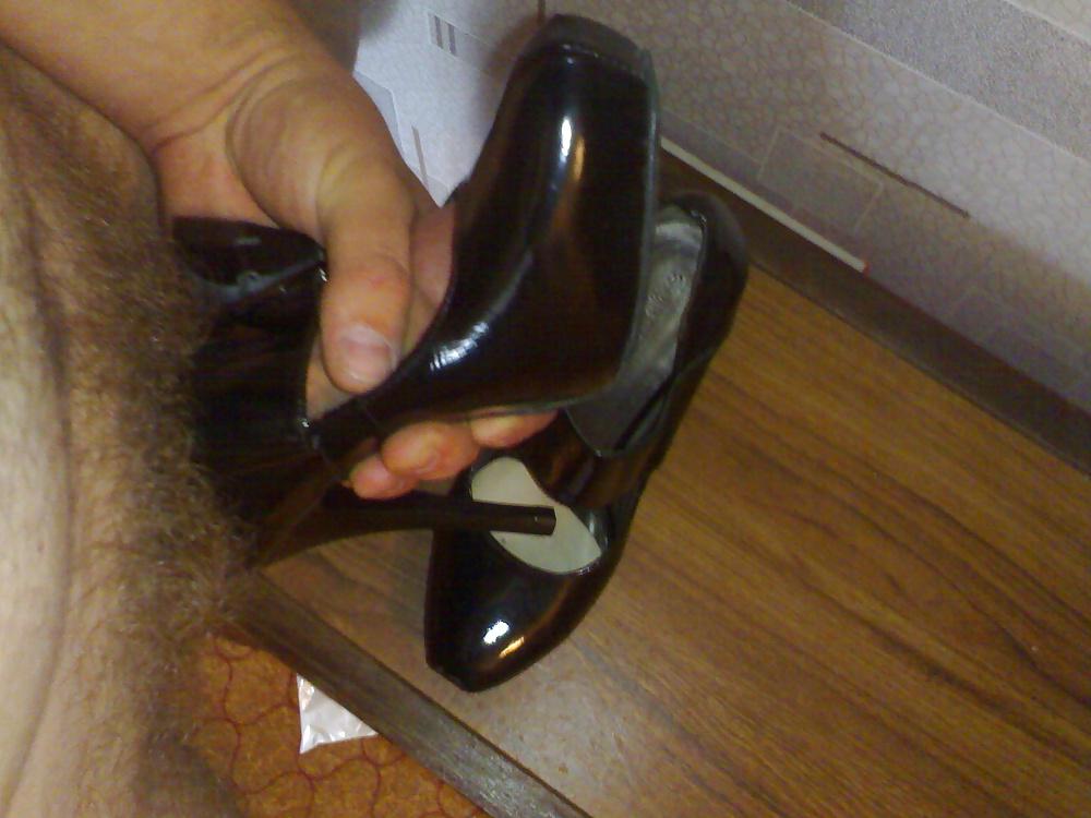 15P Fuck and cum on black patent leather heel