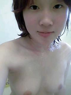 25P Young japanese girls who love to show