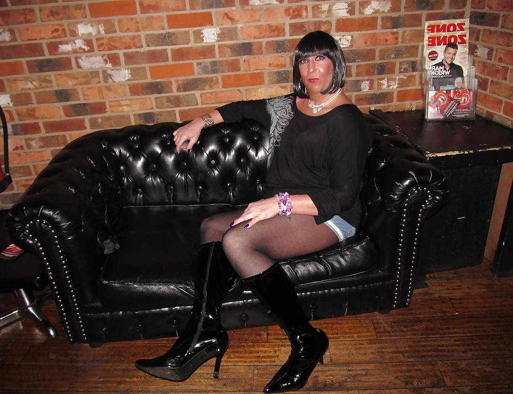 9P The Village Inn bar Hurst Street 2.1.2014
