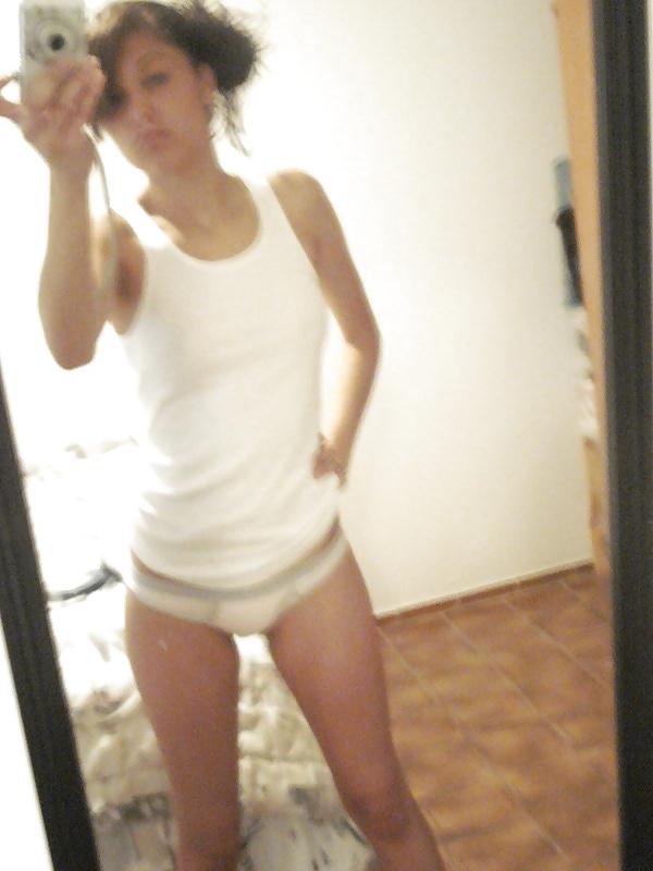 25P Mexican slut taking amateur selfshots
